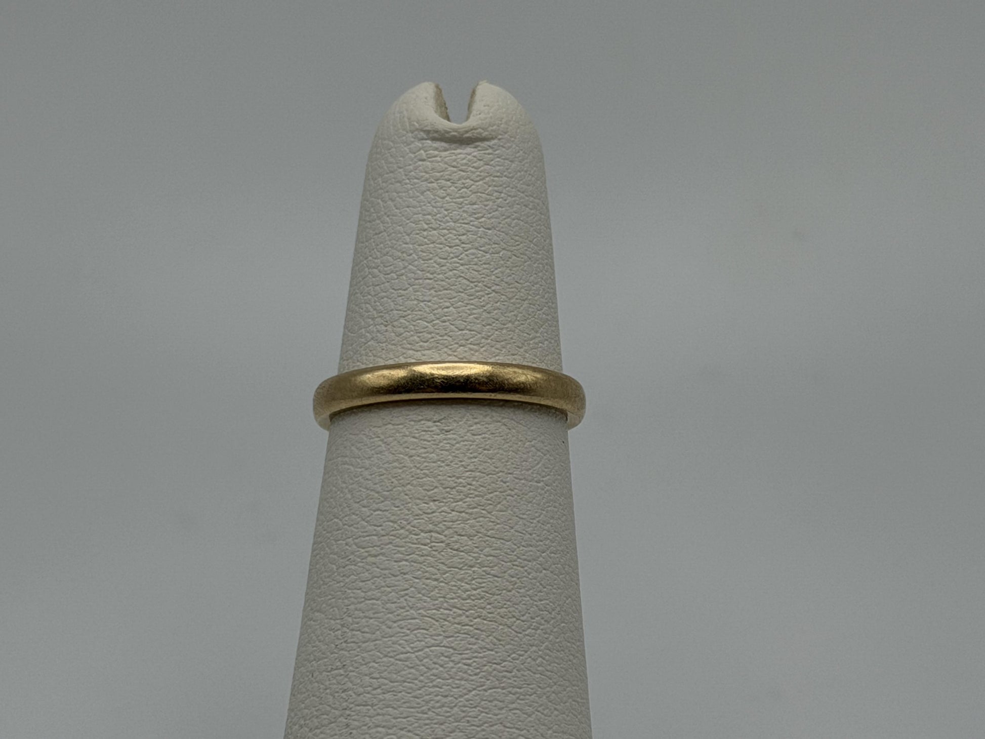 14k Yellow Gold Wedding Band Comfort Fit Wedding Ring. Anniversary Band.