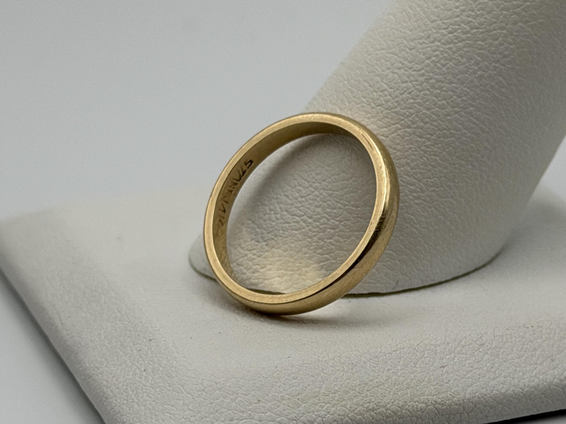 14k Yellow Gold Wedding Band Comfort Fit Wedding Ring. Anniversary Band.