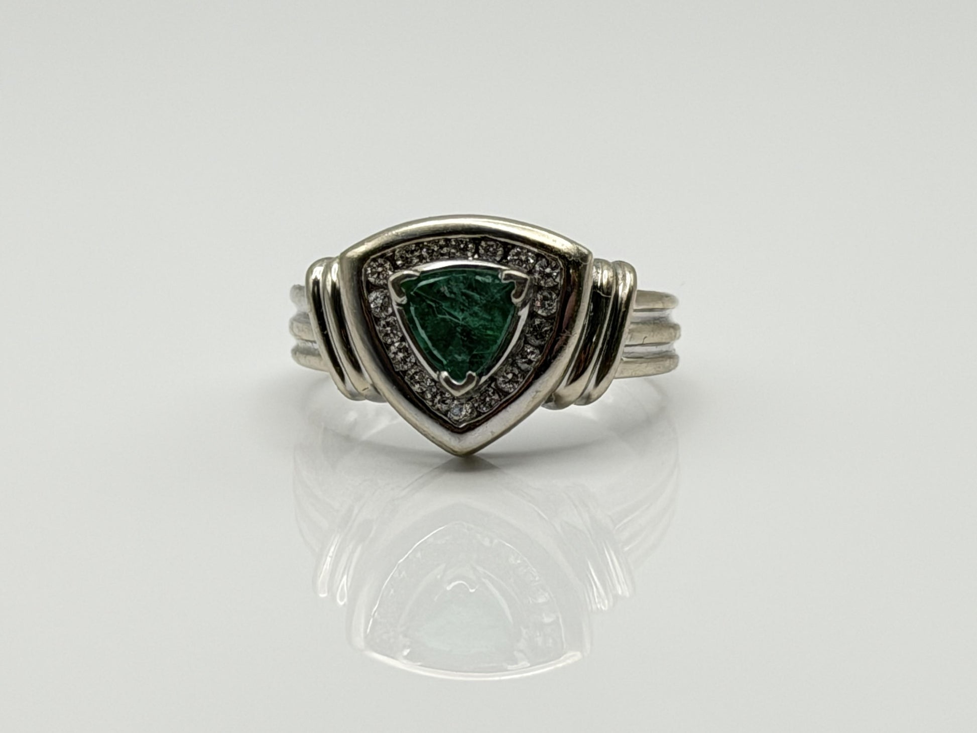 Heavy 14K White Gold Green Emerald & .25ctw Diamond Ring Trillion Cluster Ring