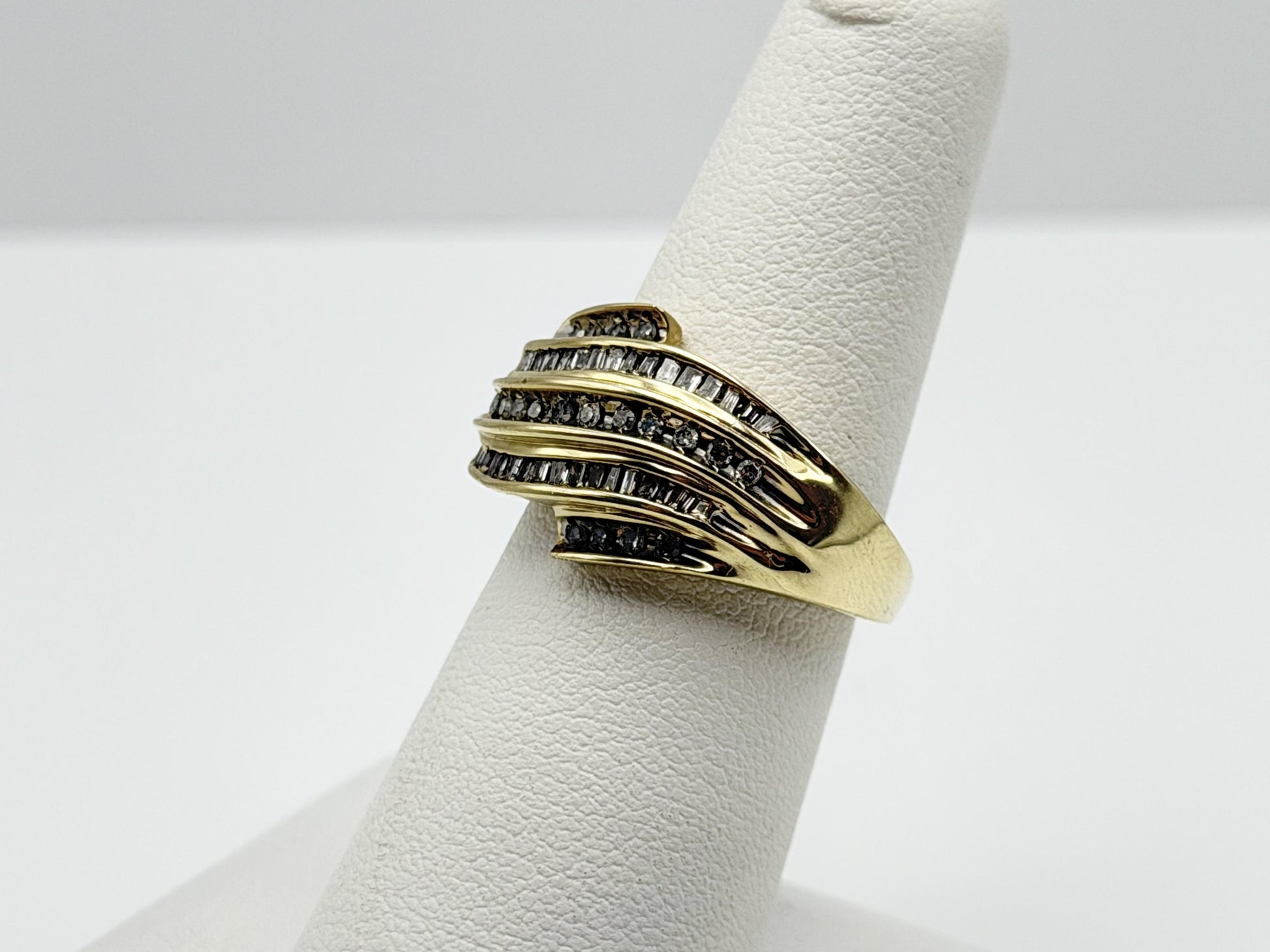 Vintage 10k Gold Diamond Cluster Cocktail Ring