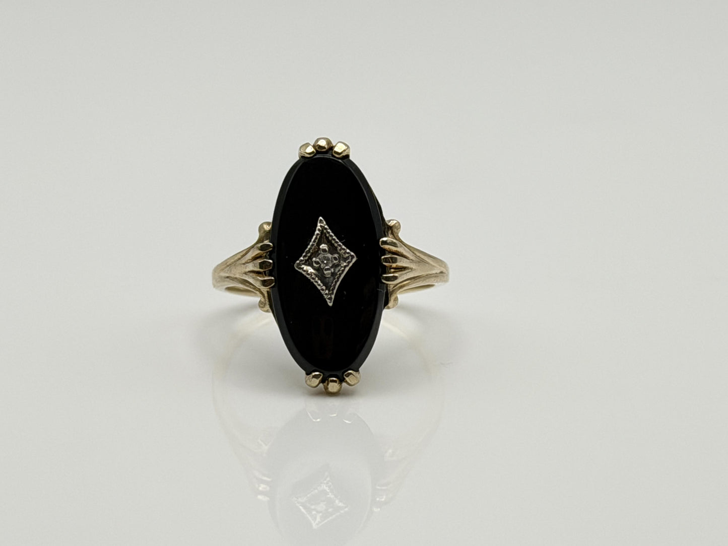 Vintage 10k Yellow Gold Onyx Diamond Oval Statement Ring.