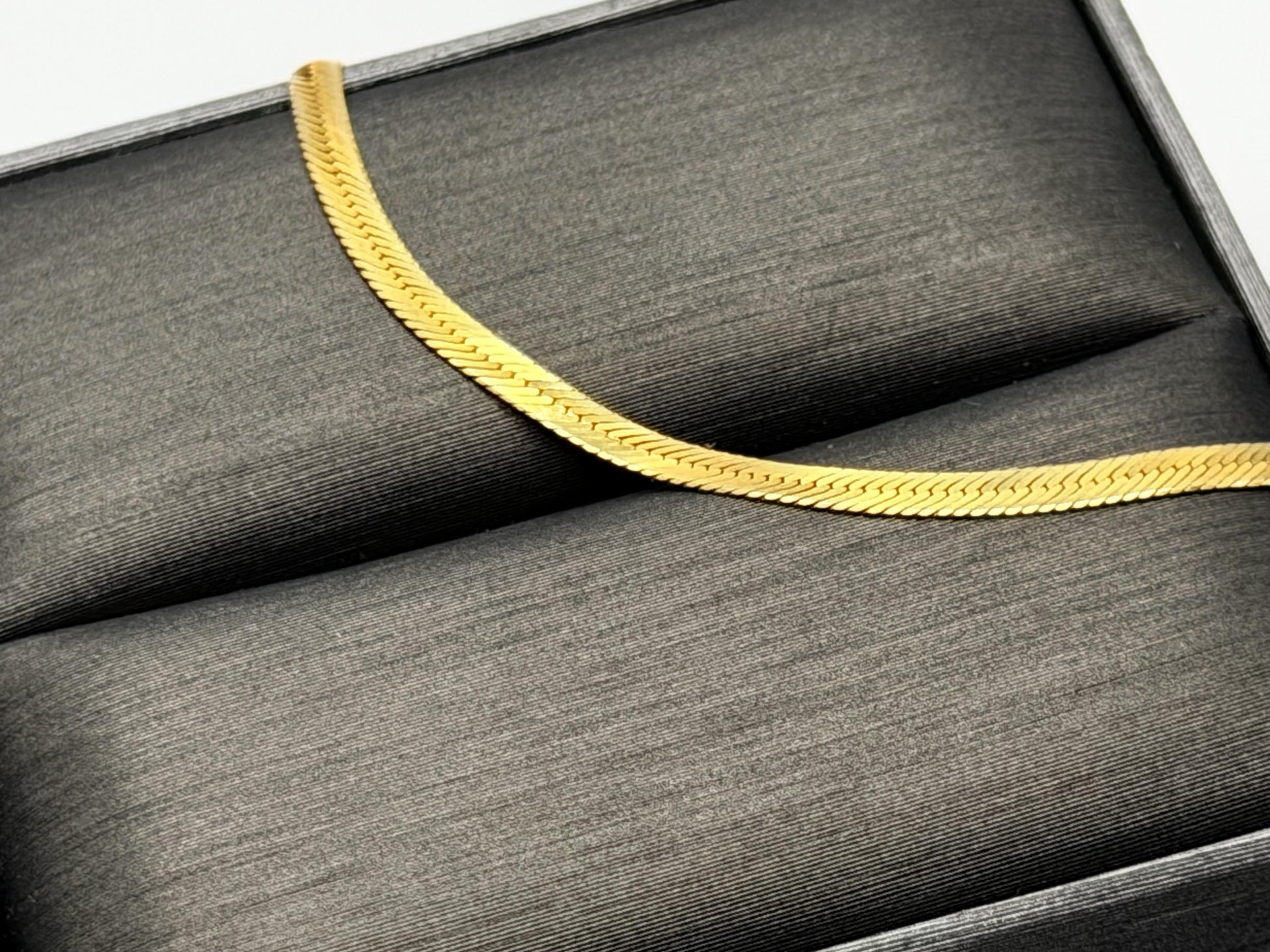 14k Vintage Italian Herringbone Necklace 17" Flat Gold Chain Minimalist