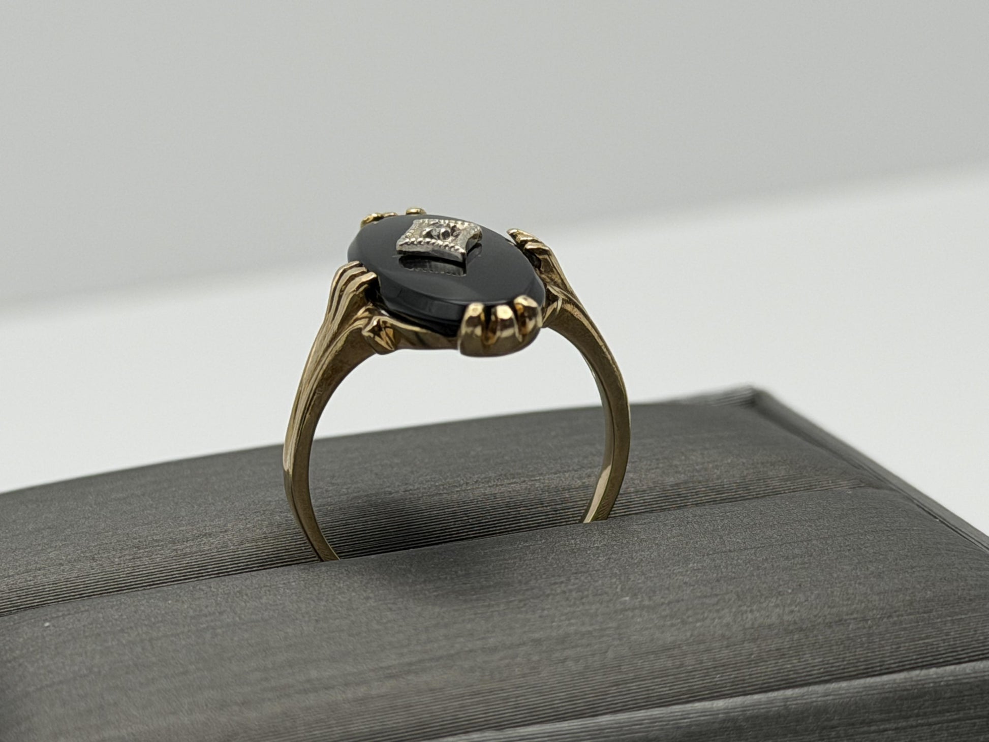 Vintage 10k Yellow Gold Onyx Diamond Oval Statement Ring.