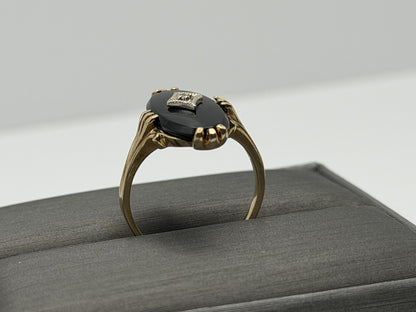 Vintage 10k Yellow Gold Onyx Diamond Oval Statement Ring.