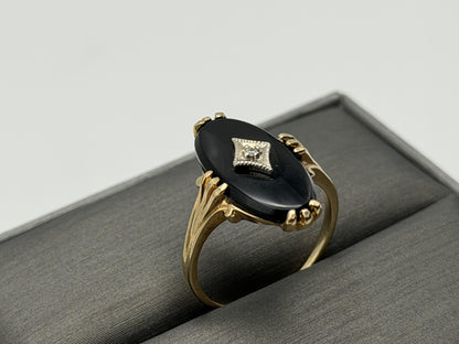 Vintage 10k Yellow Gold Onyx Diamond Oval Statement Ring.