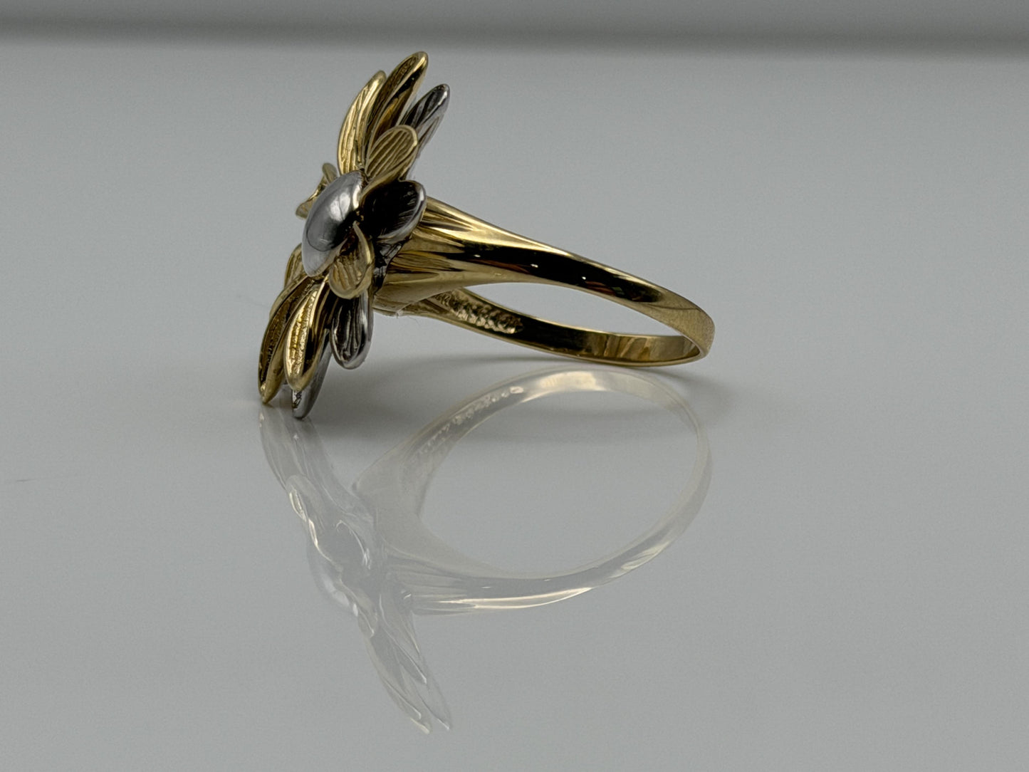 Heavy 14k Gold Two-Tone Daisy Flower Textured Floral Statement Cocktail Ring