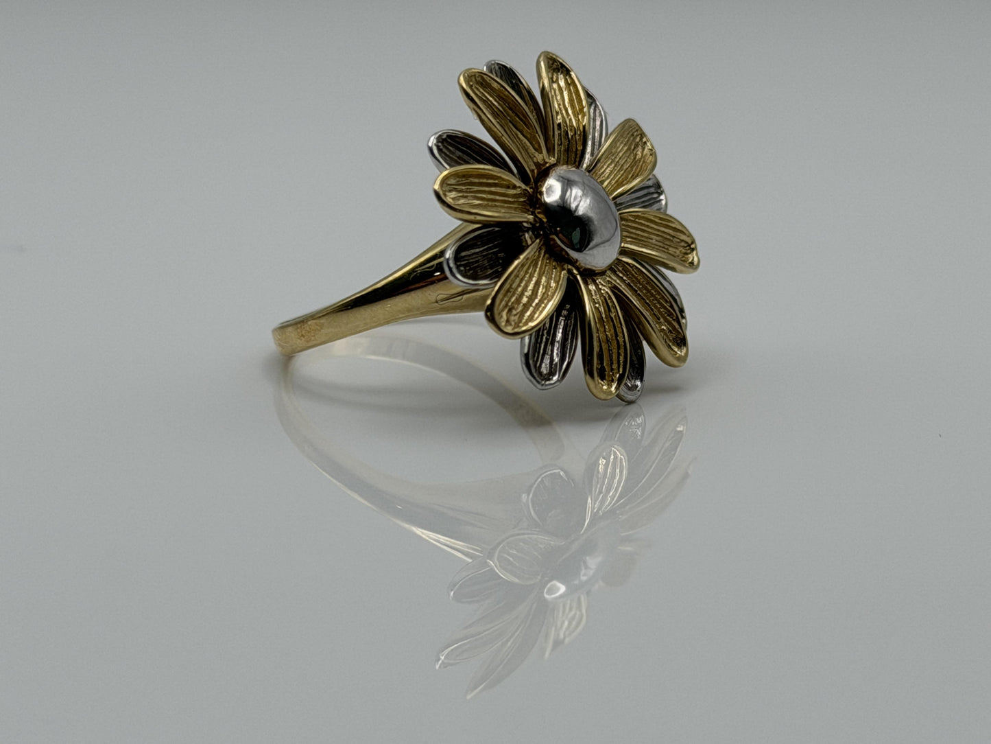 Heavy 14k Gold Two-Tone Daisy Flower Textured Floral Statement Cocktail Ring