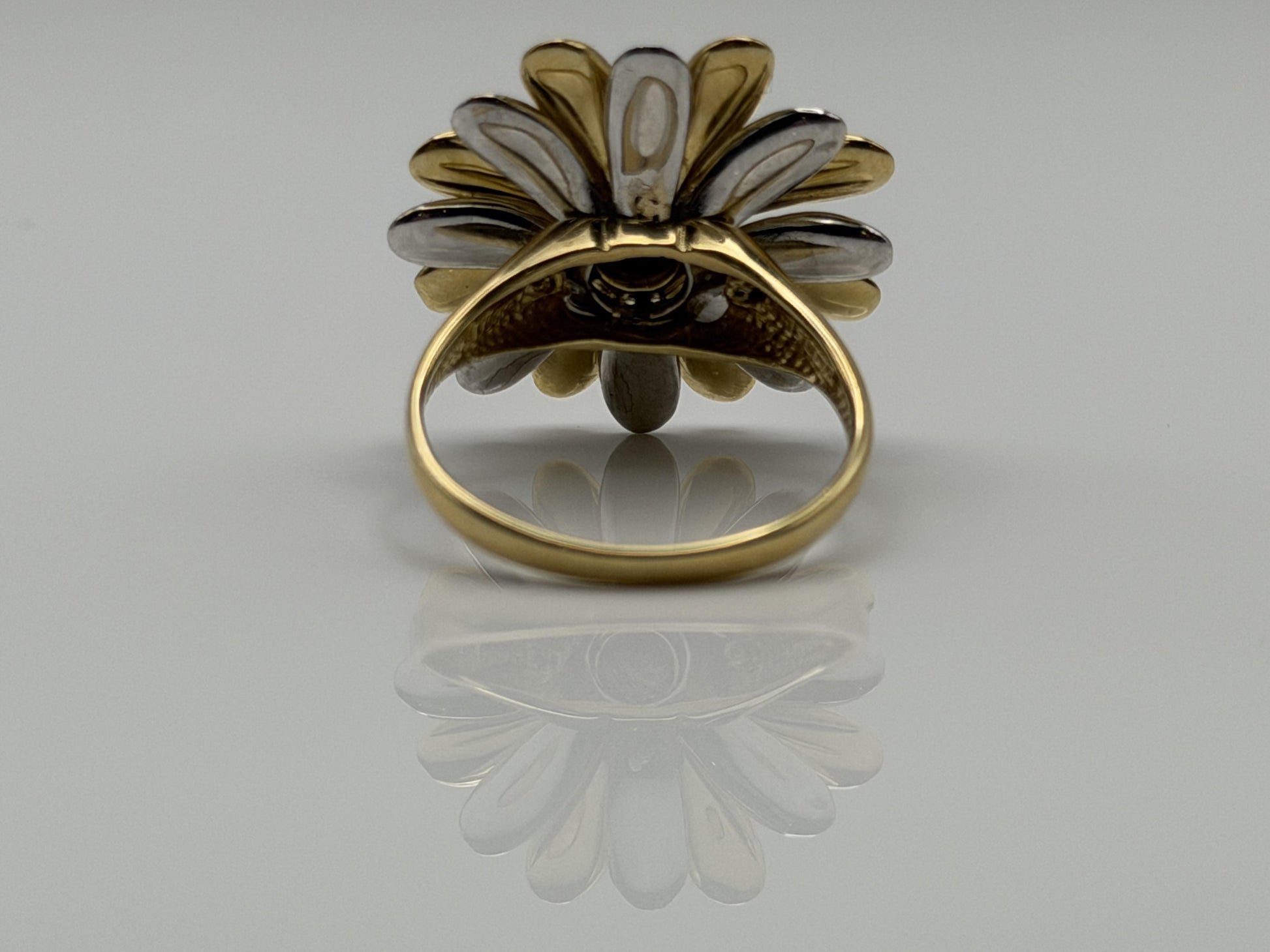 Heavy 14k Gold Two-Tone Daisy Flower Textured Floral Statement Cocktail Ring