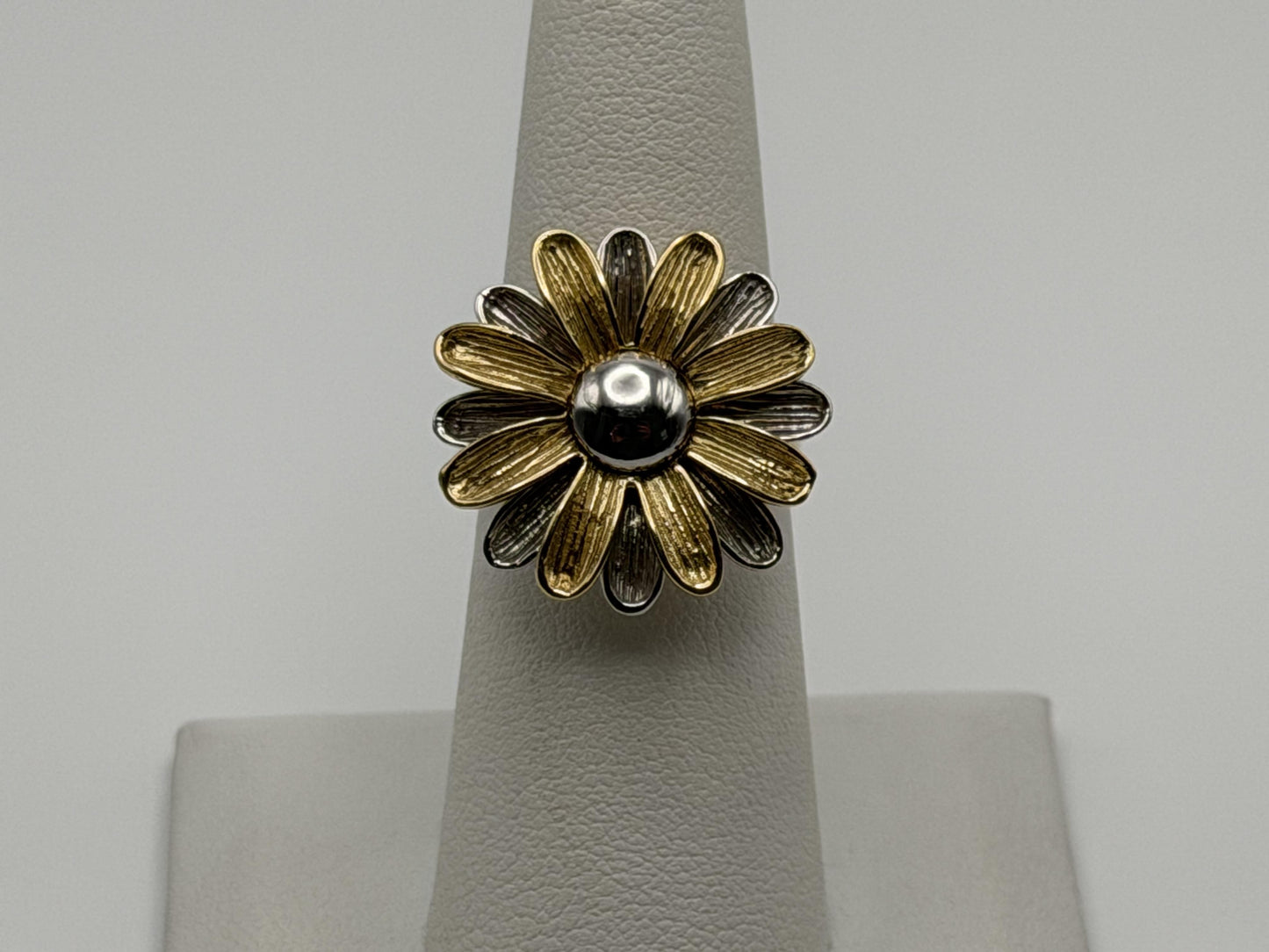 Heavy 14k Gold Two-Tone Daisy Flower Textured Floral Statement Cocktail Ring