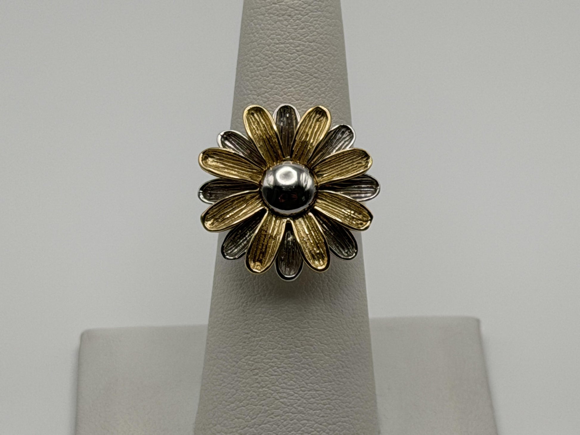 Heavy 14k Gold Two-Tone Daisy Flower Textured Floral Statement Cocktail Ring