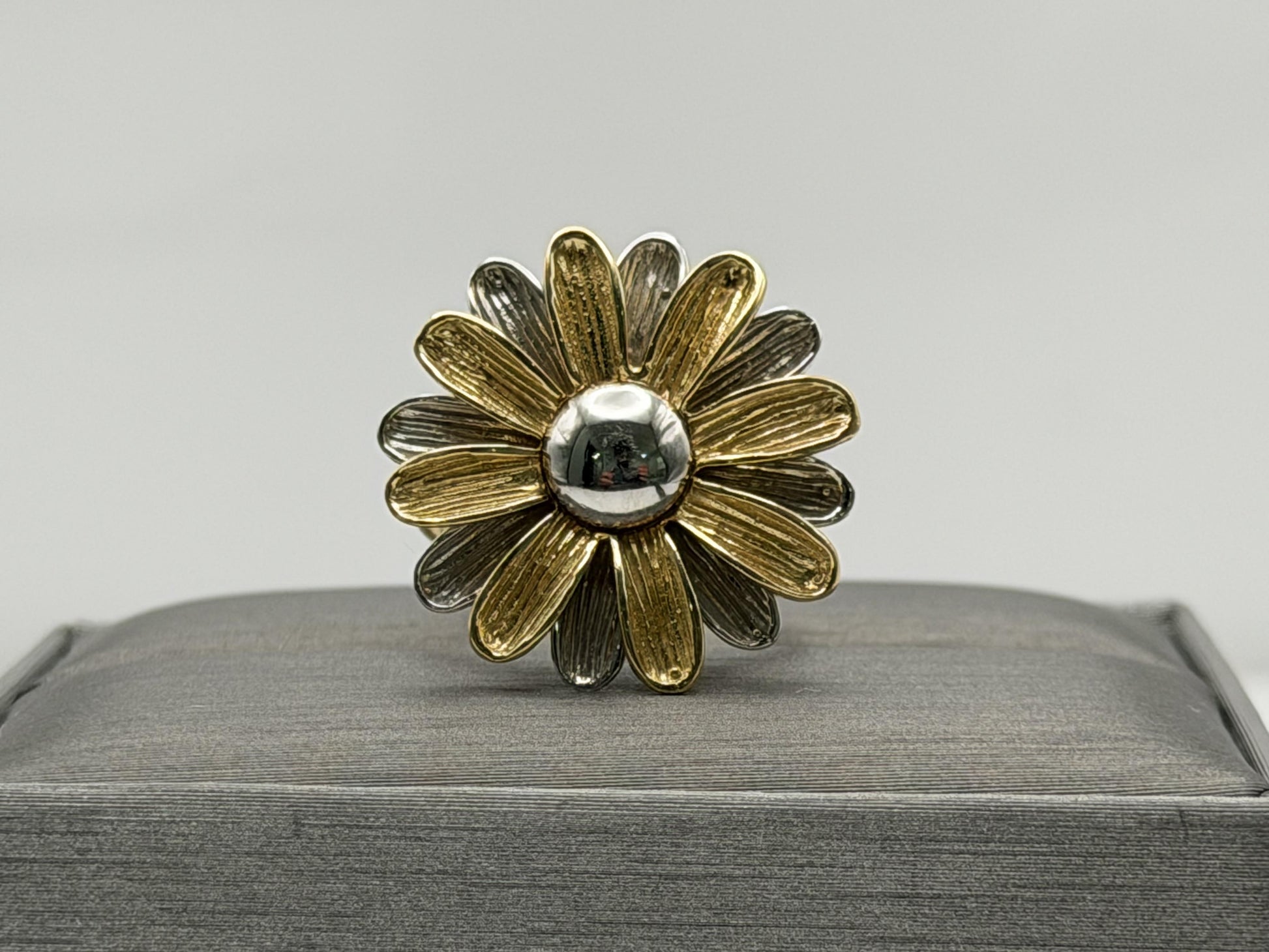 Heavy 14k Gold Two-Tone Daisy Flower Textured Floral Statement Cocktail Ring
