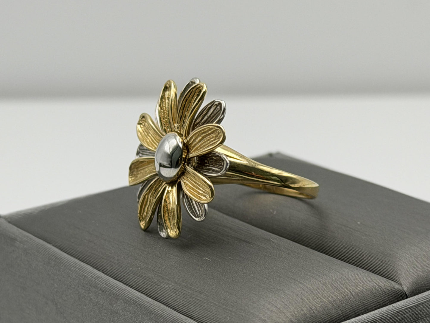 Heavy 14k Gold Two-Tone Daisy Flower Textured Floral Statement Cocktail Ring