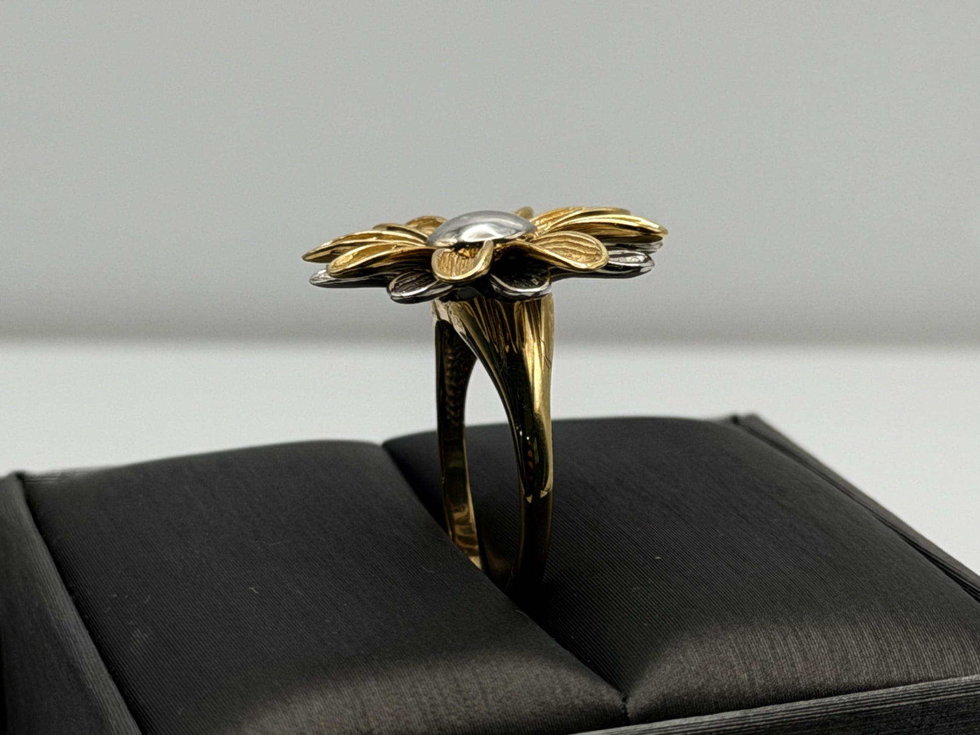 Heavy 14k Gold Two-Tone Daisy Flower Textured Floral Statement Cocktail Ring