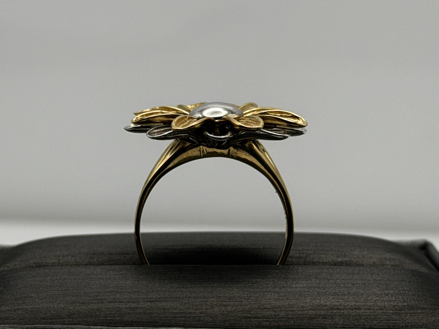 Heavy 14k Gold Two-Tone Daisy Flower Textured Floral Statement Cocktail Ring