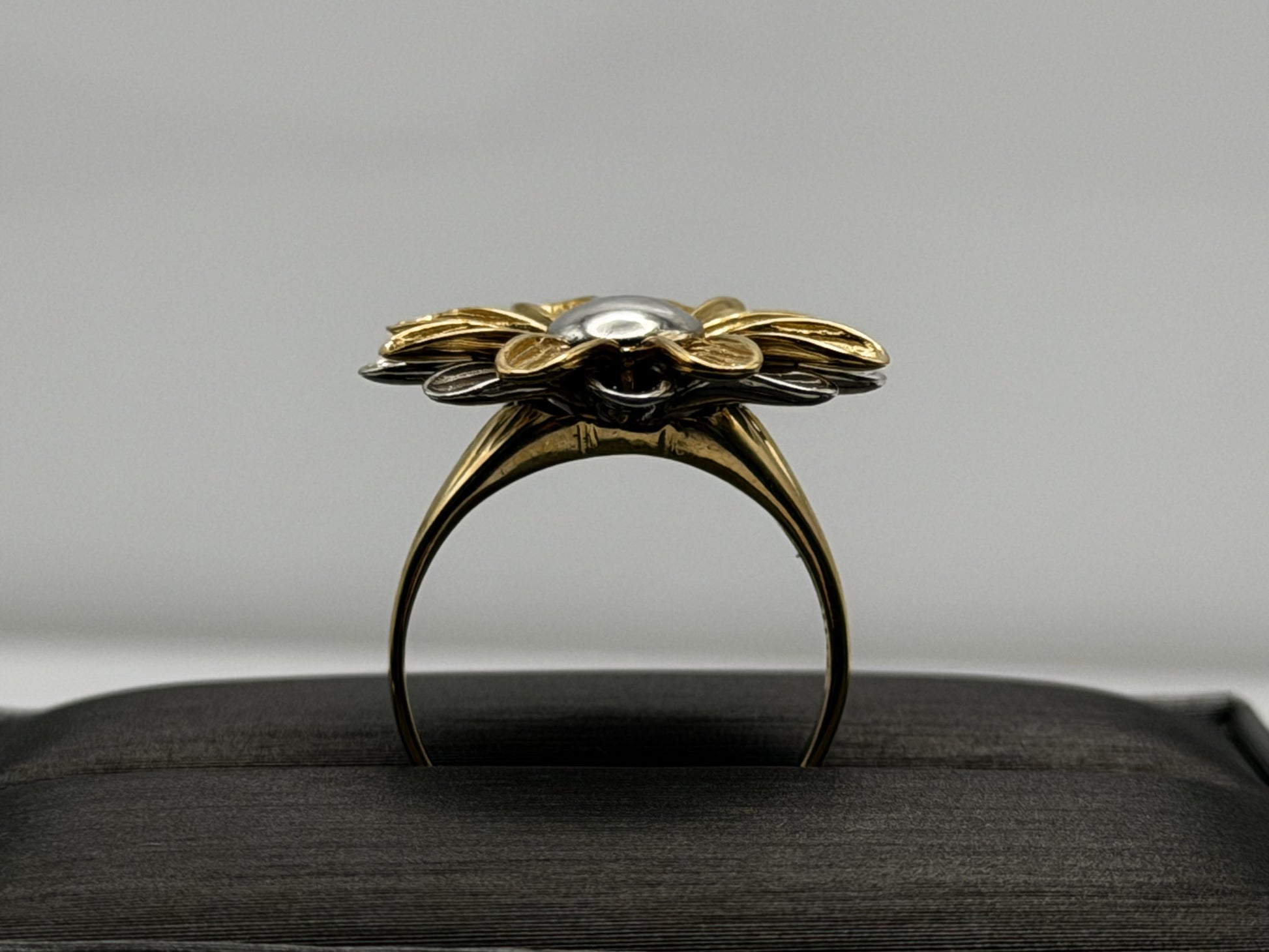 Heavy 14k Gold Two-Tone Daisy Flower Textured Floral Statement Cocktail Ring
