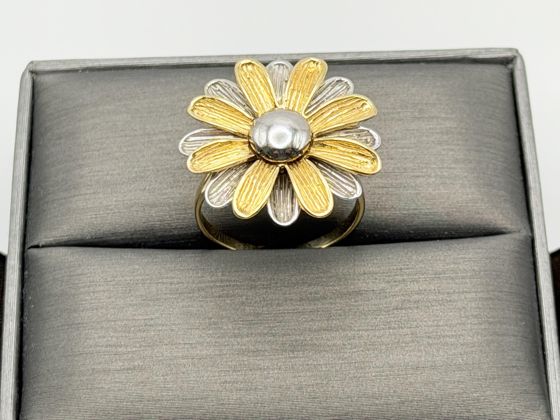 Heavy 14k Gold Two-Tone Daisy Flower Textured Floral Statement Cocktail Ring