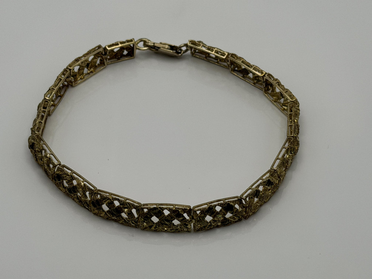 10k  Heavy 5.8 grams Solid Gold Diamond-Cut Design Bracelet 7" Chain