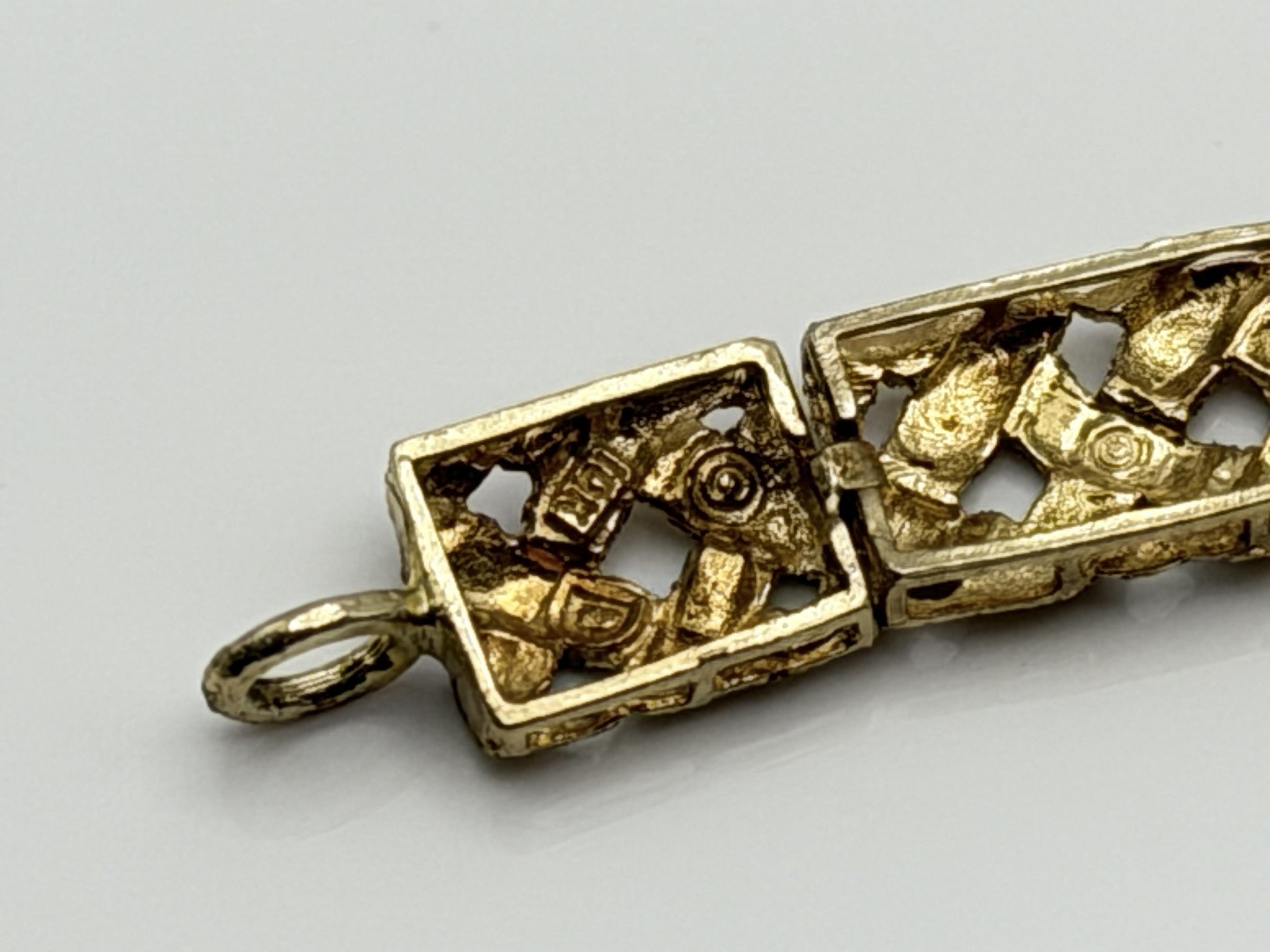 10k  Heavy 5.8 grams Solid Gold Diamond-Cut Design Bracelet 7" Chain