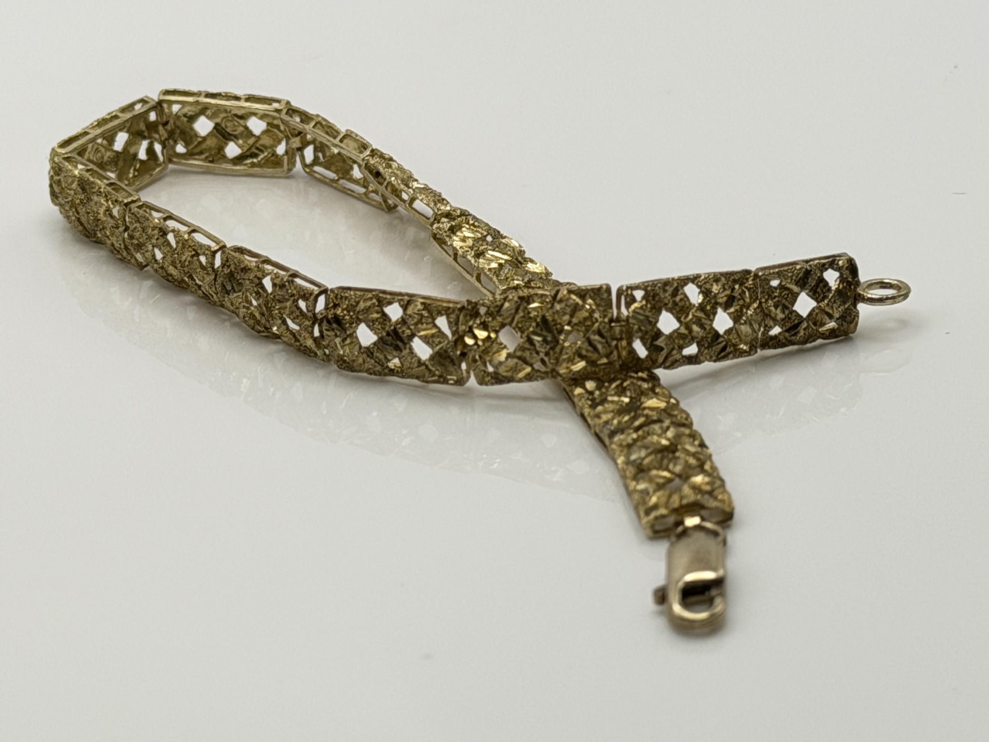 10k  Heavy 5.8 grams Solid Gold Diamond-Cut Design Bracelet 7" Chain