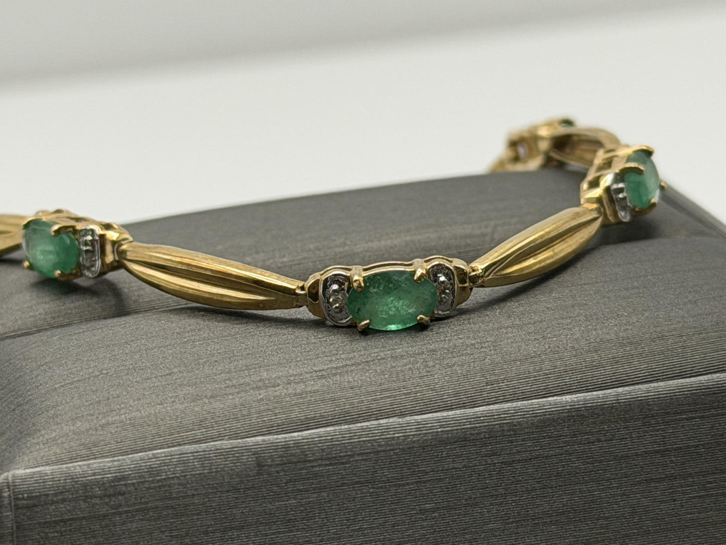10k Vintage Yellow Gold Emerald & Diamond Tennis Bracelet 7"