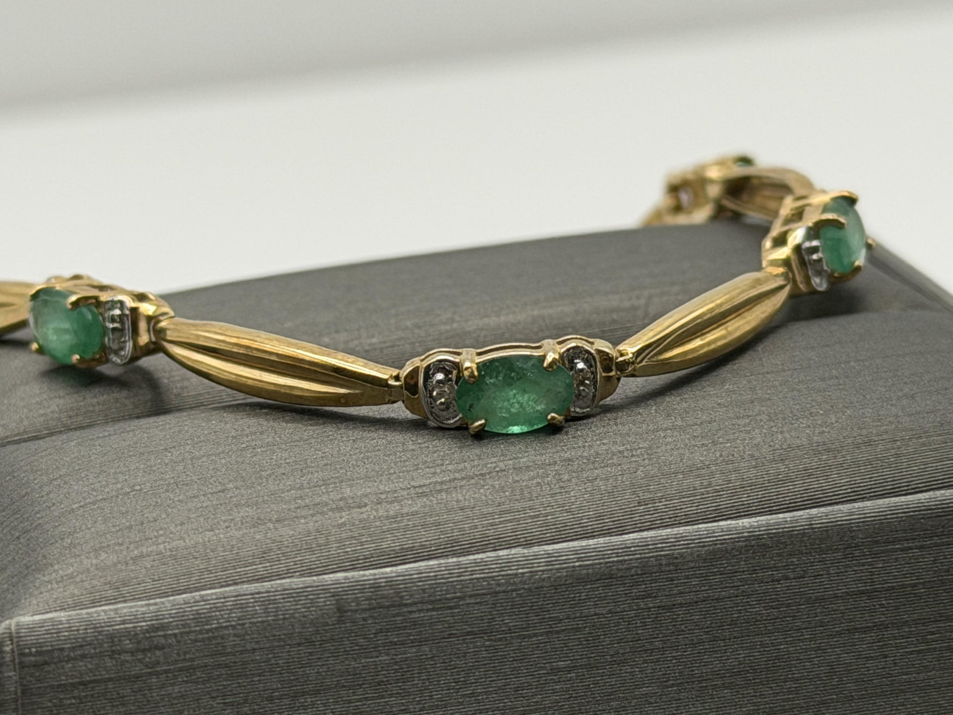 10k Vintage Yellow Gold Emerald & Diamond Tennis Bracelet 7"