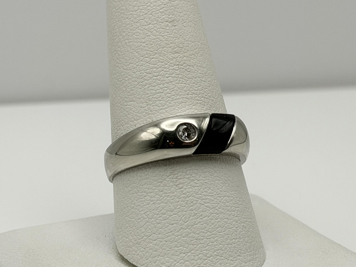 10k White Gold Mens Onyx Ring. Anniversary Band. Wedding Ring.