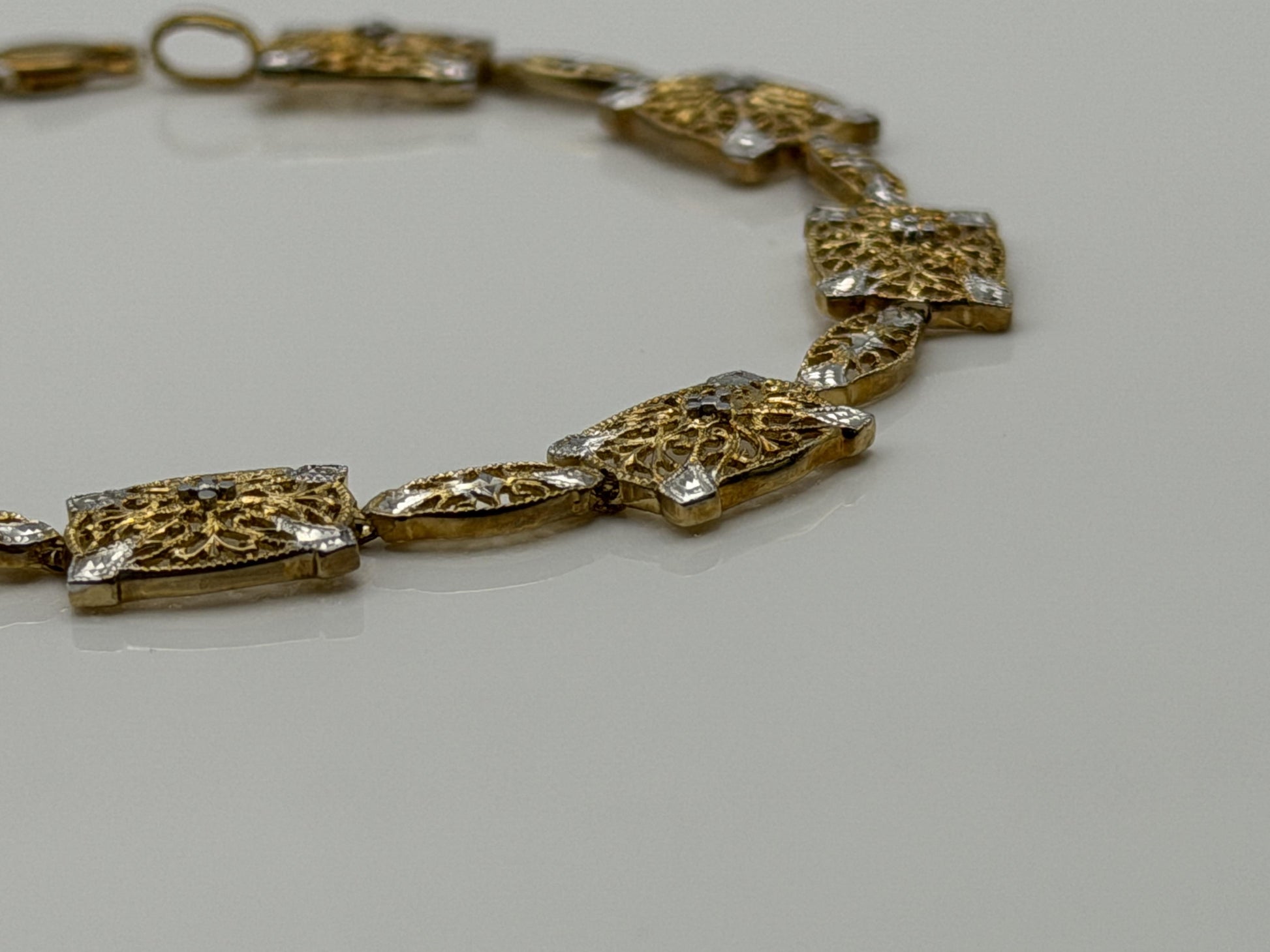 10k Two Tone Diamond Bracelet. Diamond Cut Design Tennis Bracelet 7"