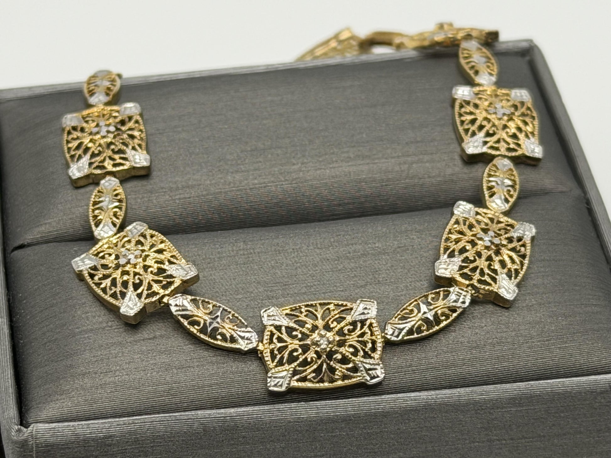 10k Two Tone Diamond Bracelet. Diamond Cut Design Tennis Bracelet 7"