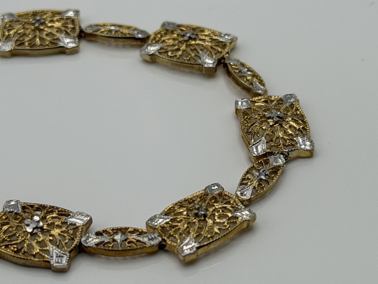 10k Two Tone Diamond Bracelet. Diamond Cut Design Tennis Bracelet 7"