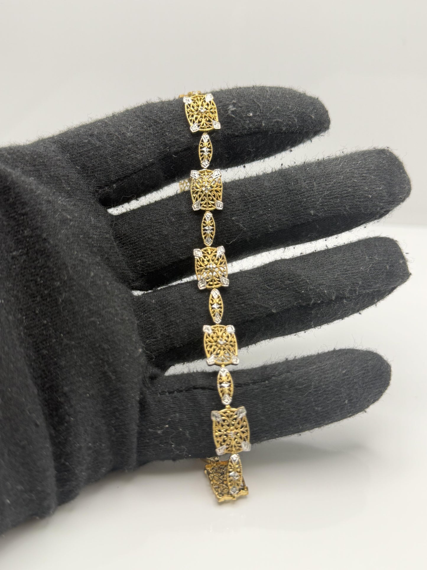 10k Two Tone Diamond Bracelet. Diamond Cut Design Tennis Bracelet 7"