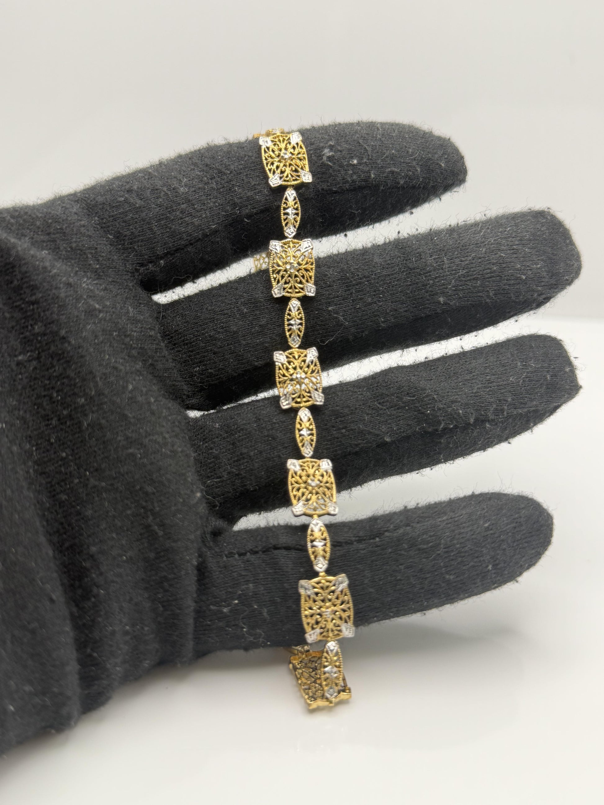 10k Two Tone Diamond Bracelet. Diamond Cut Design Tennis Bracelet 7"