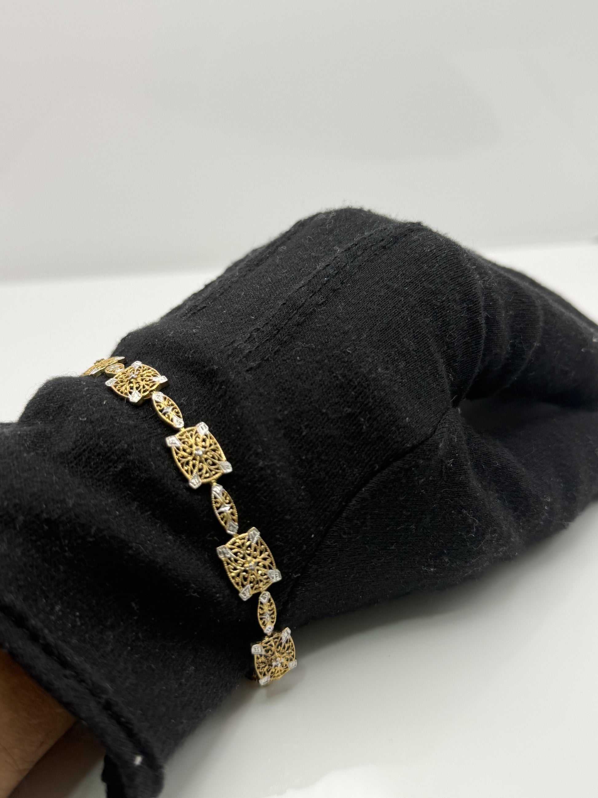 10k Two Tone Diamond Bracelet. Diamond Cut Design Tennis Bracelet 7"