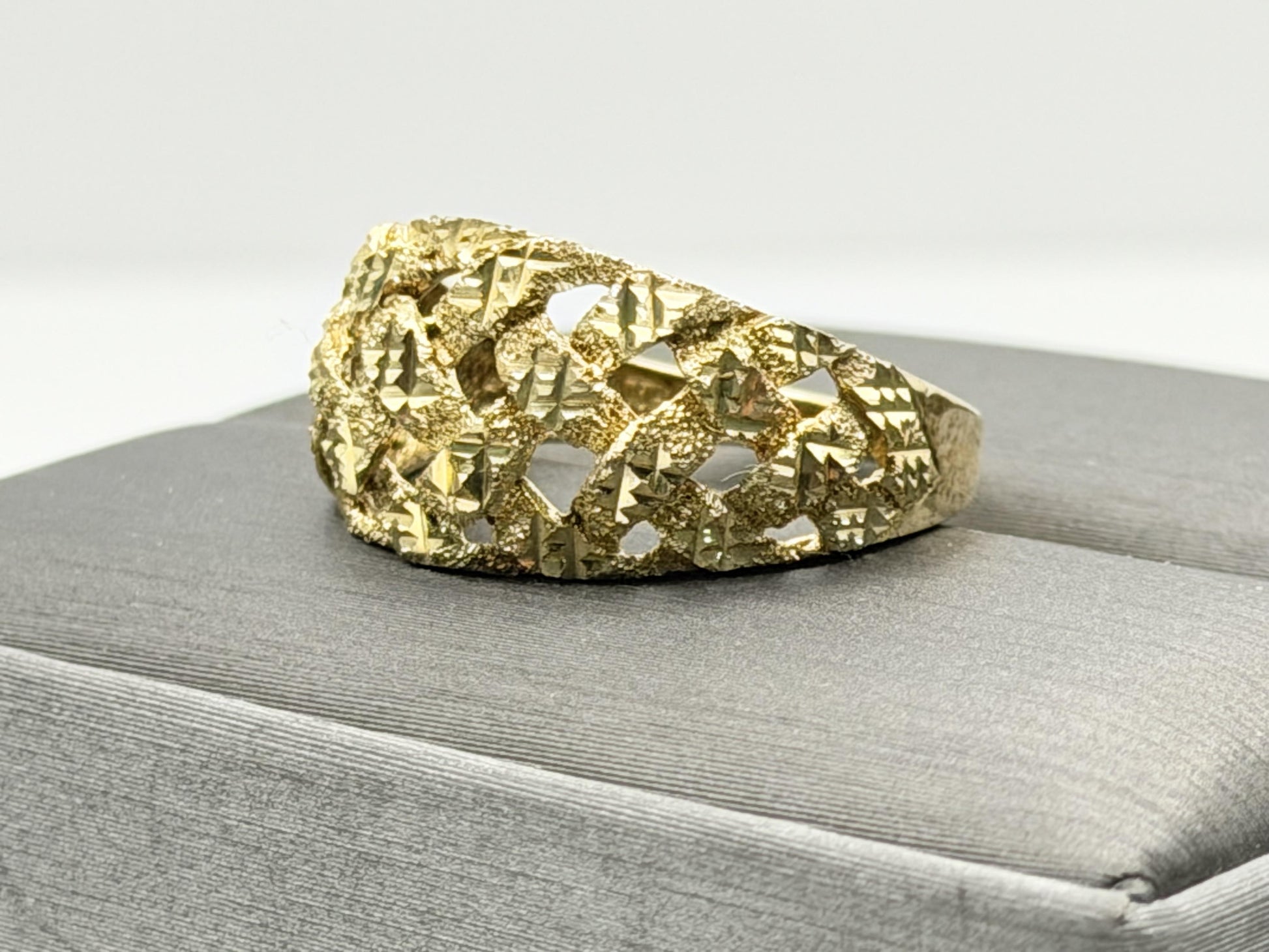 10k Yellow Gold Vintage Weave Band. Open Lattice Nugget Diamond Cut Ring.