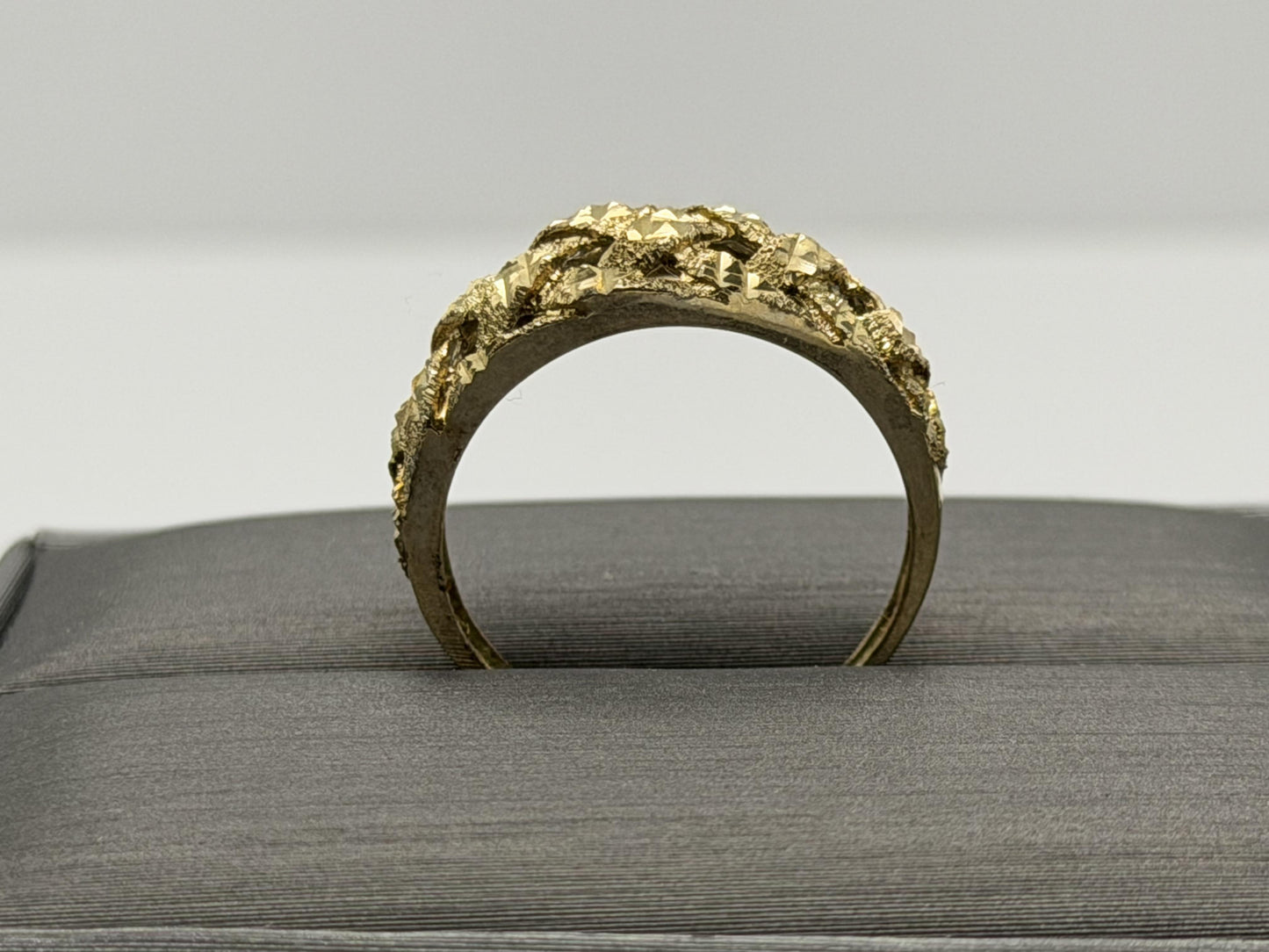 10k Yellow Gold Vintage Weave Band. Open Lattice Nugget Diamond Cut Ring.