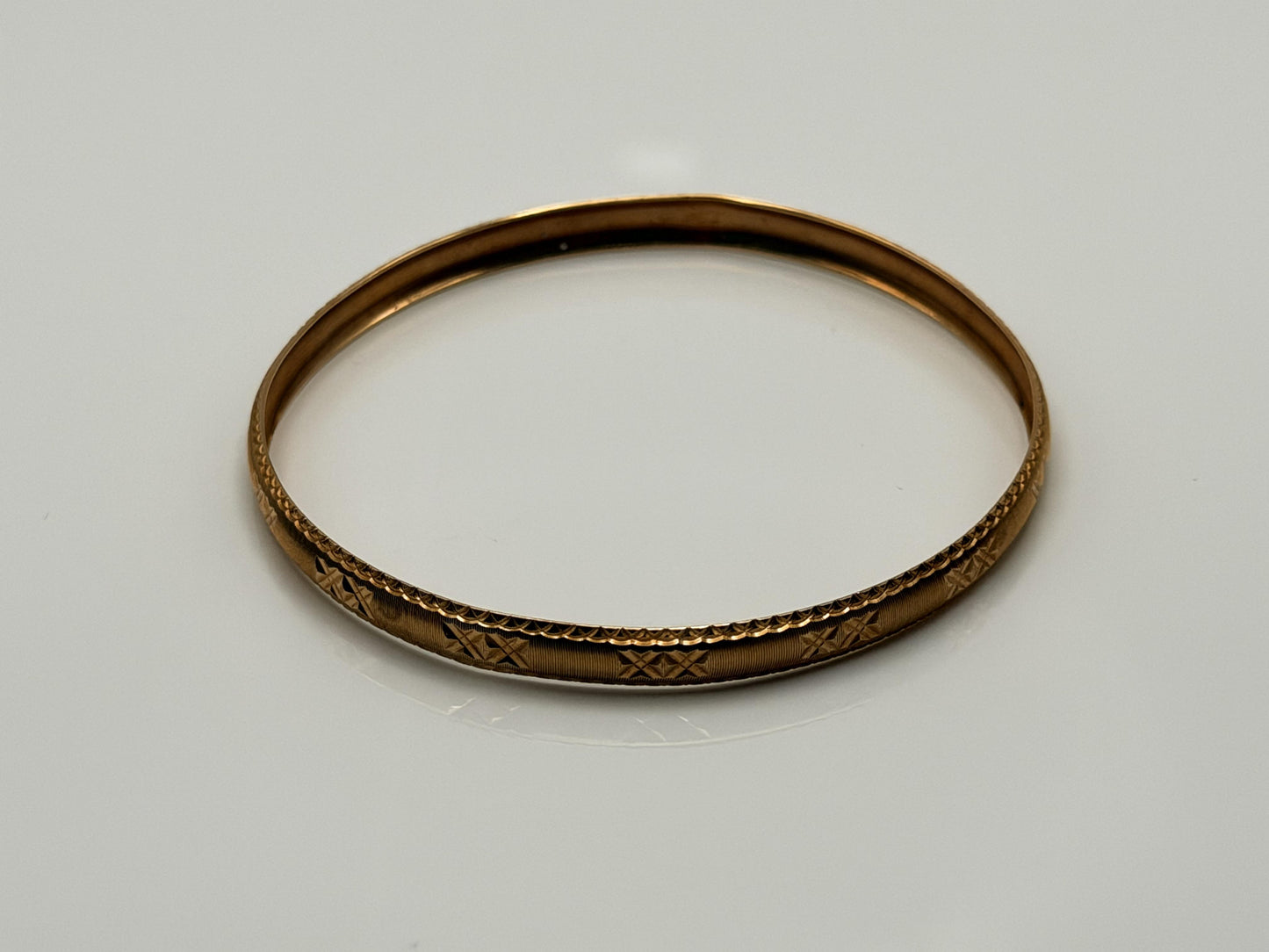 Heavy 7.2gr 10k Gold Etched Bangle Bracelet. Classic Stackable Slip-On Bracelet