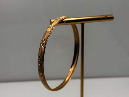 Heavy 7.2gr 10k Gold Etched Bangle Bracelet. Classic Stackable Slip-On Bracelet