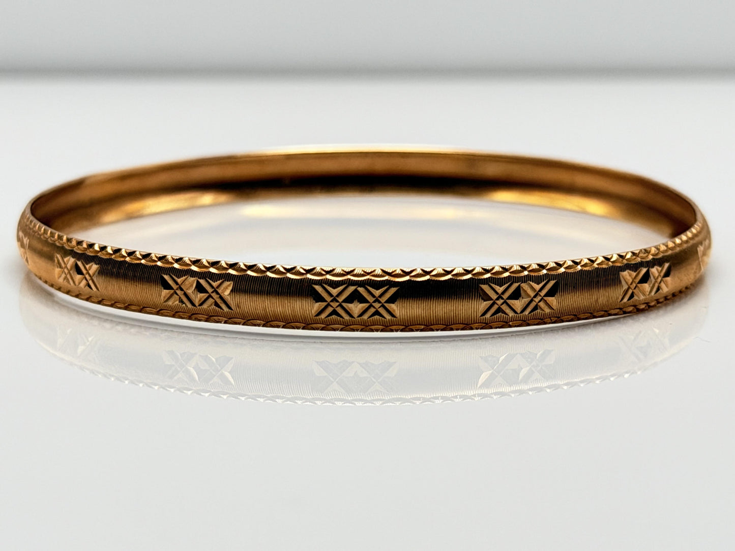 Heavy 7.2gr 10k Gold Etched Bangle Bracelet. Classic Stackable Slip-On Bracelet