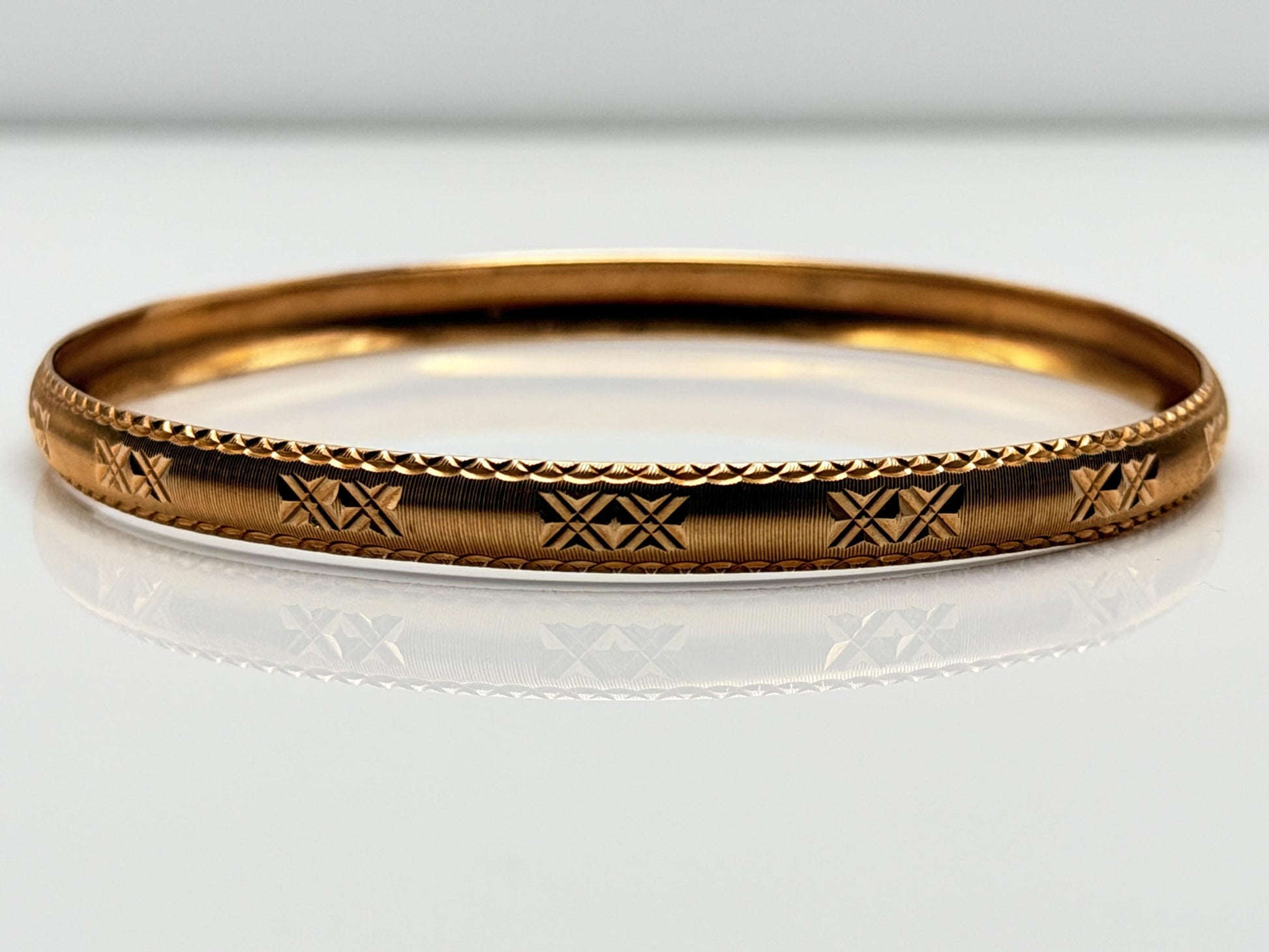 Heavy 7.2gr 10k Gold Etched Bangle Bracelet. Classic Stackable Slip-On Bracelet