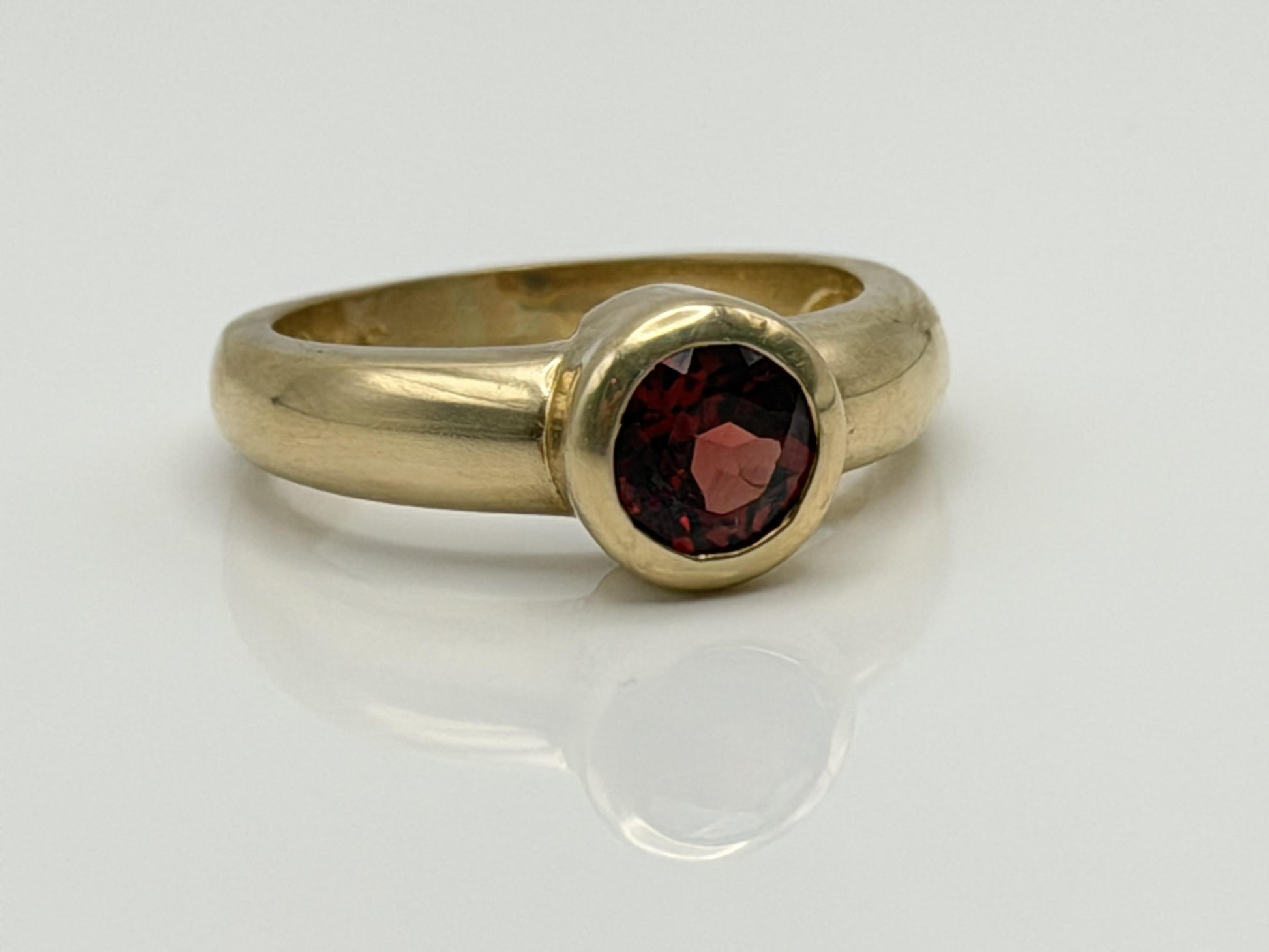 Heavy 14k Yellow 6gr Gold 1ct Red Garnet Solitaire Statement Ring Vintage Style