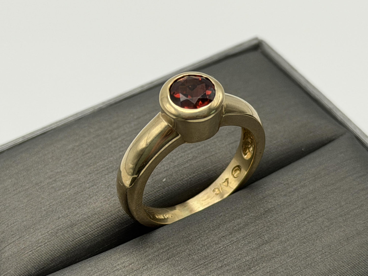 Heavy 14k Yellow 6gr Gold 1ct Red Garnet Solitaire Statement Ring Vintage Style