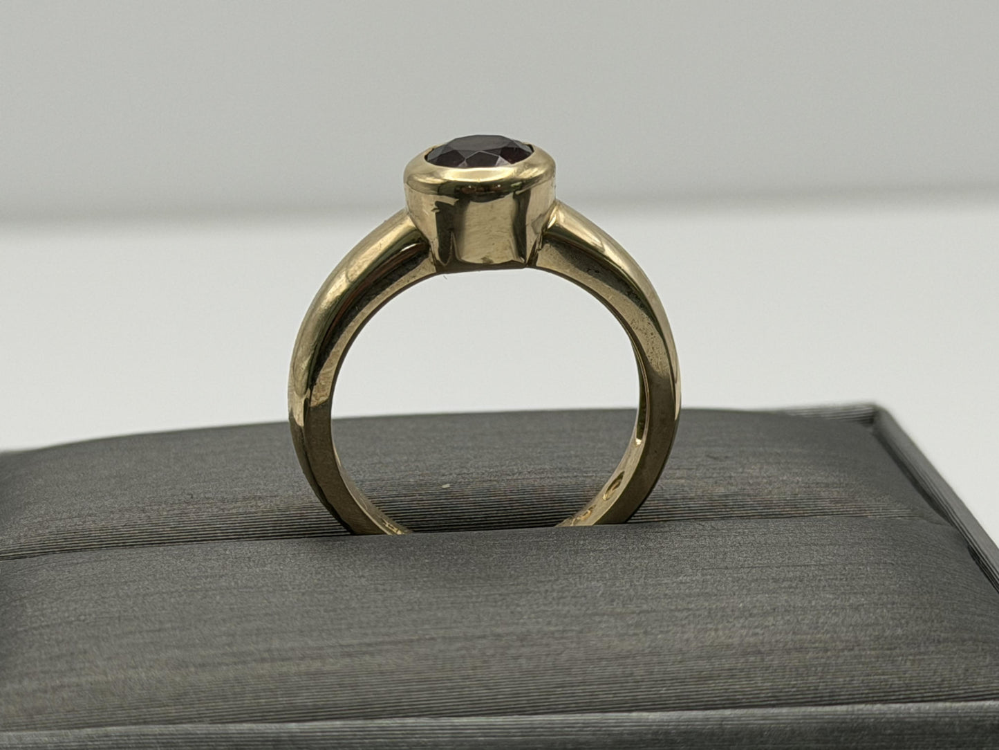 Heavy 14k Yellow 6gr Gold 1ct Red Garnet Solitaire Statement Ring Vintage Style