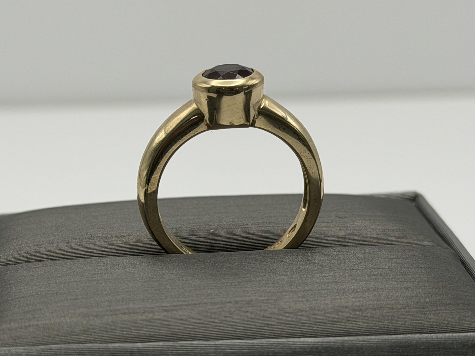 Heavy 14k Yellow 6gr Gold 1ct Red Garnet Solitaire Statement Ring Vintage Style