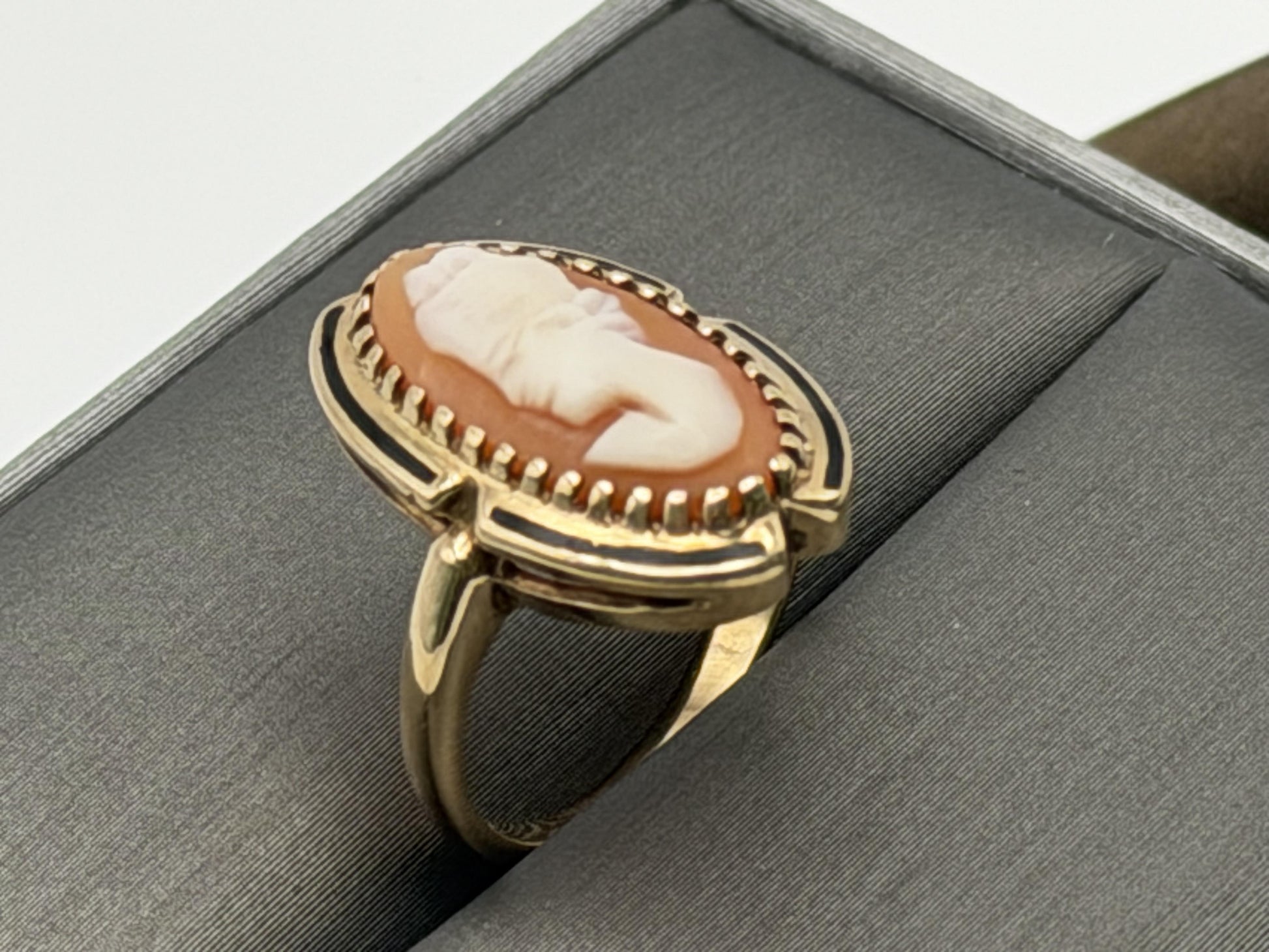 10k Cameo Victorian Style Ring Vintage Carved Shell Cocktail Oval Portrait Ring