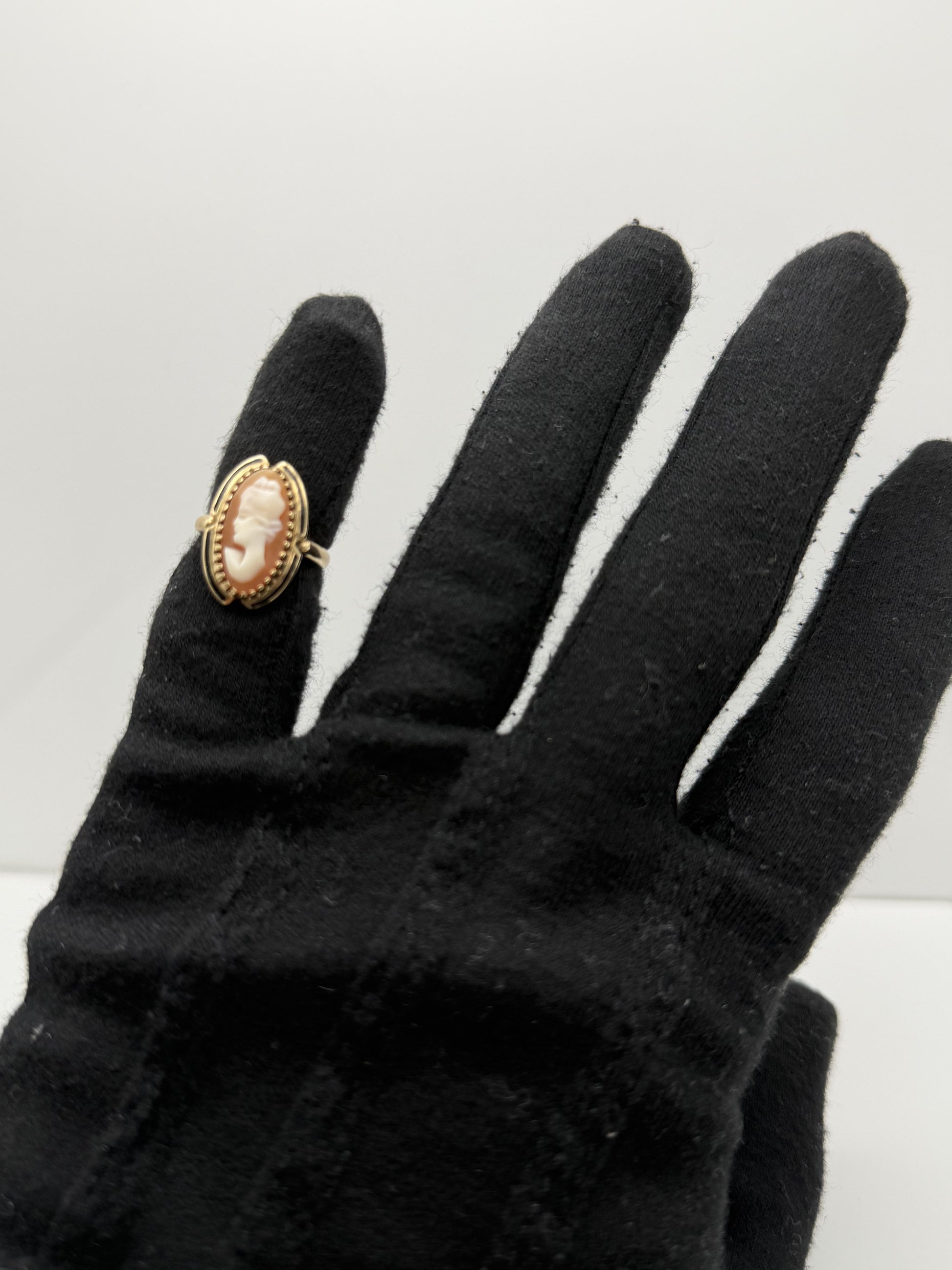 10k Cameo Victorian Style Ring Vintage Carved Shell Cocktail Oval Portrait Ring