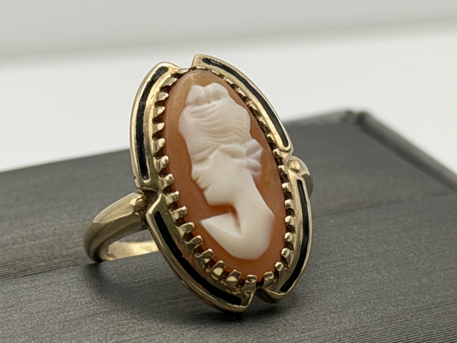 10k Cameo Victorian Style Ring Vintage Carved Shell Cocktail Oval Portrait Ring