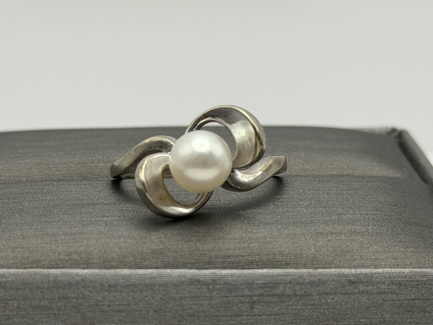 10k White Gold Pearl Bow Ring Vintage Flower Pearl Ring Promise Pearl Ring.