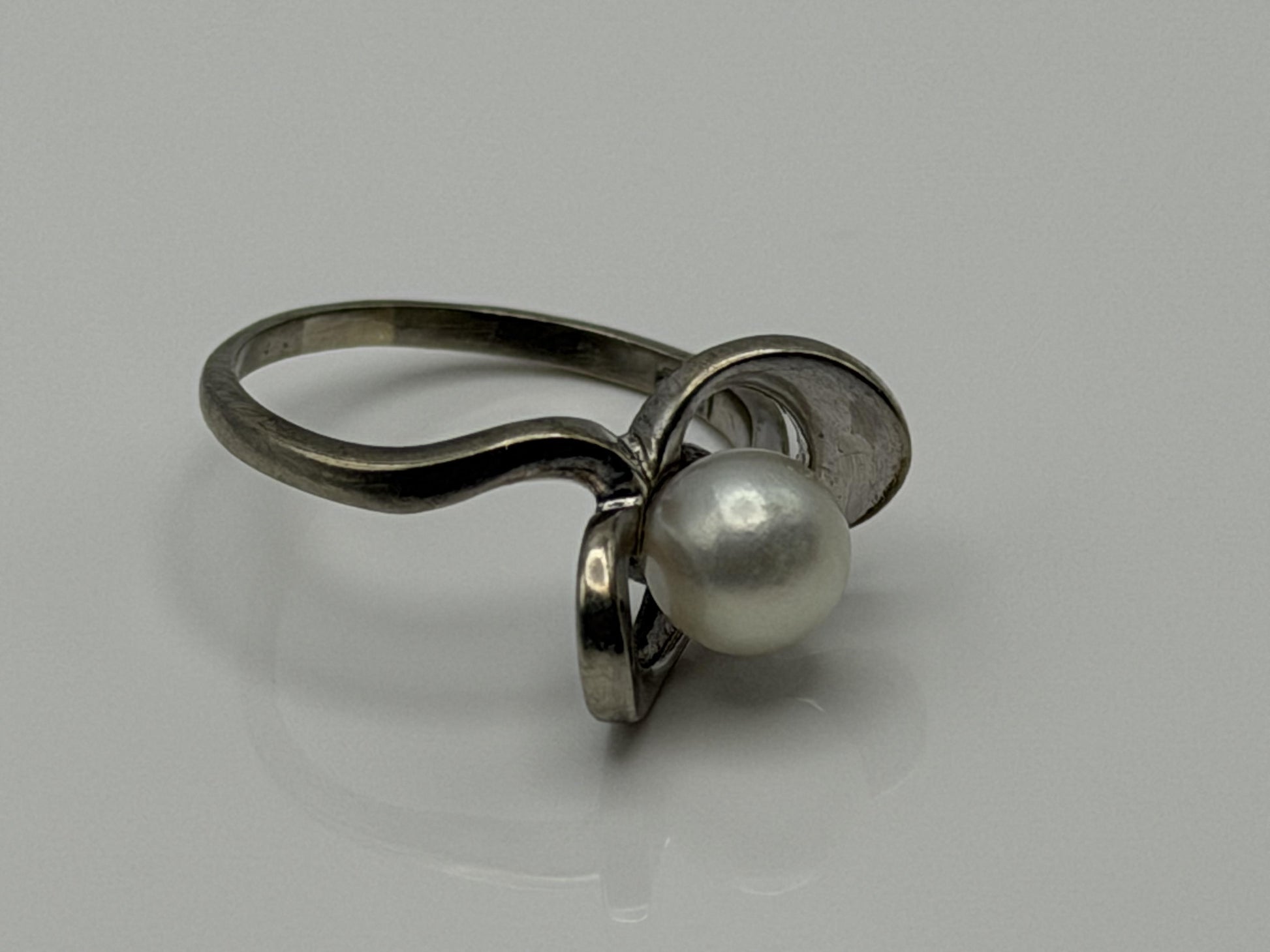 10k White Gold Pearl Bow Ring Vintage Flower Pearl Ring Promise Pearl Ring.
