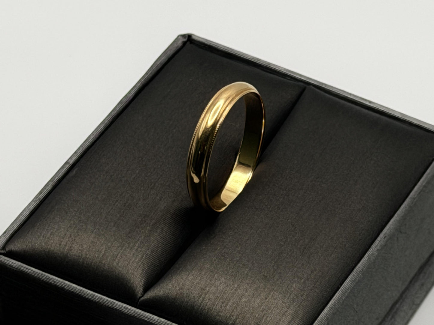 14k Yellow Gold Miligrain Comfort Fit Wedding Ring.