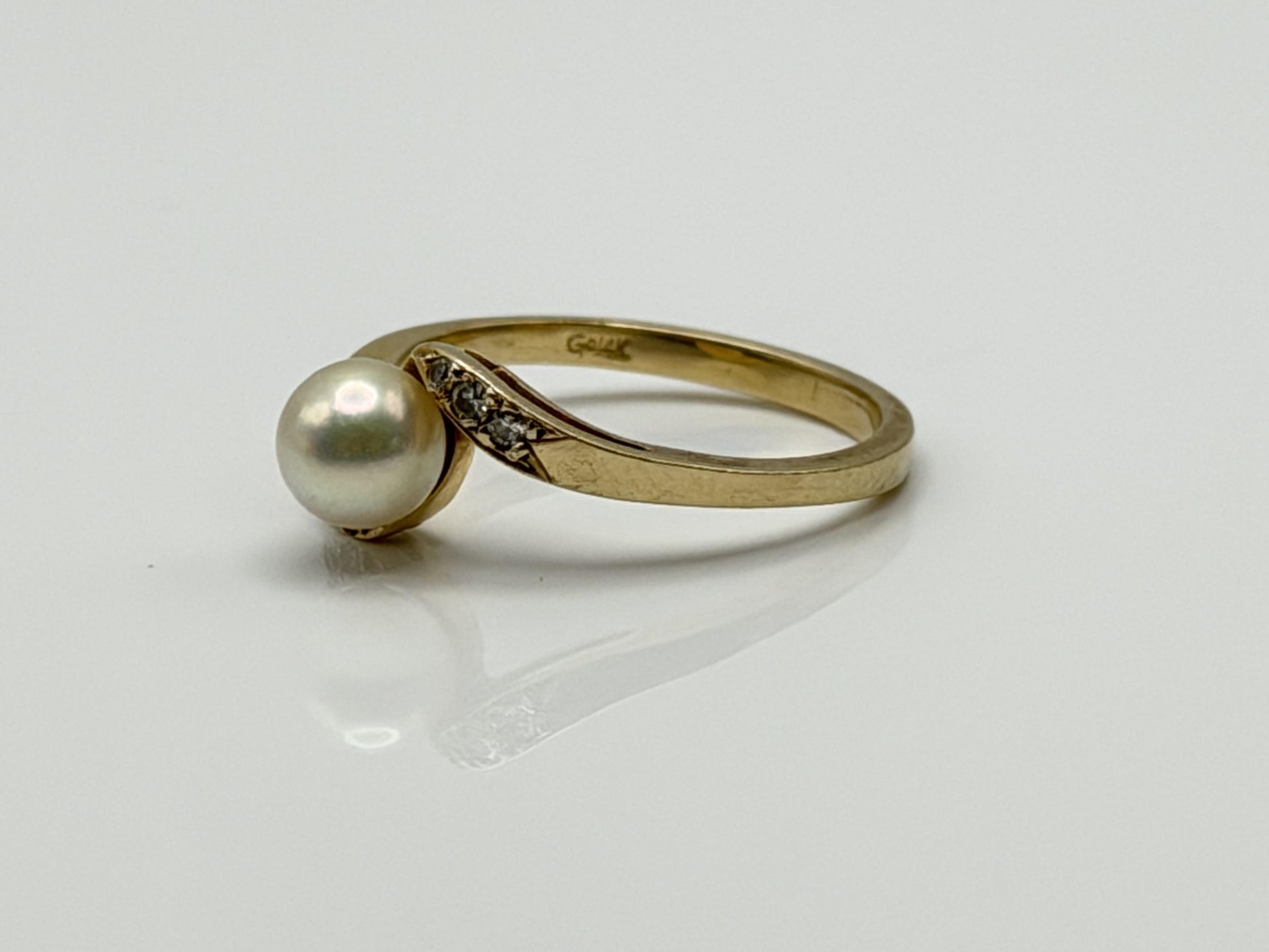 Vintage 14k Pearl Diamond Ring. Dainty Pearl Ring Diamond Promise Ring.