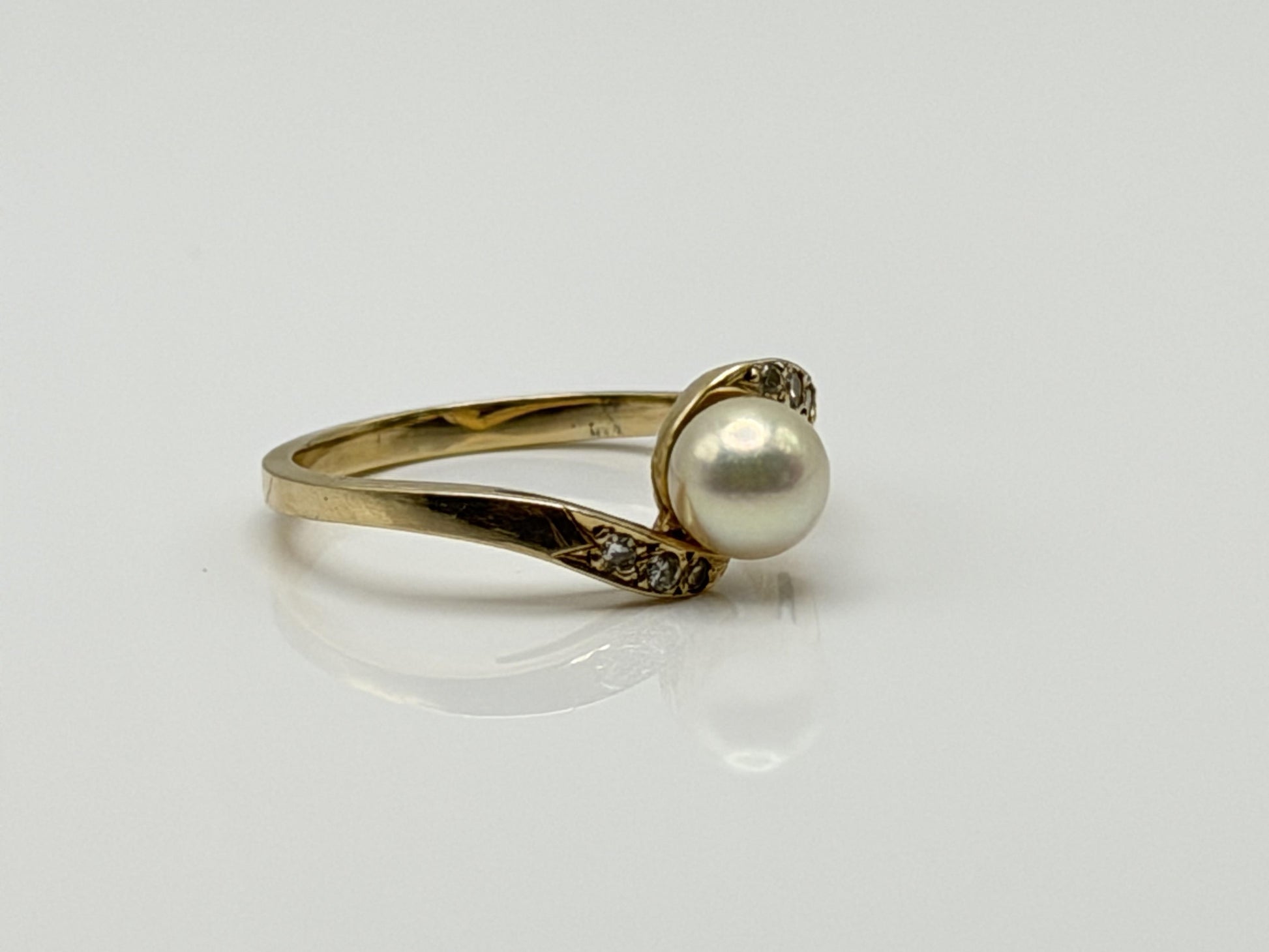 Vintage 14k Pearl Diamond Ring. Dainty Pearl Ring Diamond Promise Ring.
